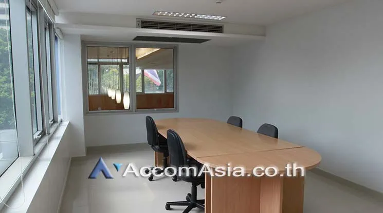 unit Office space For Rent in Sukhumvit, Bangkok  near BTS Ekkamai (AA18919)